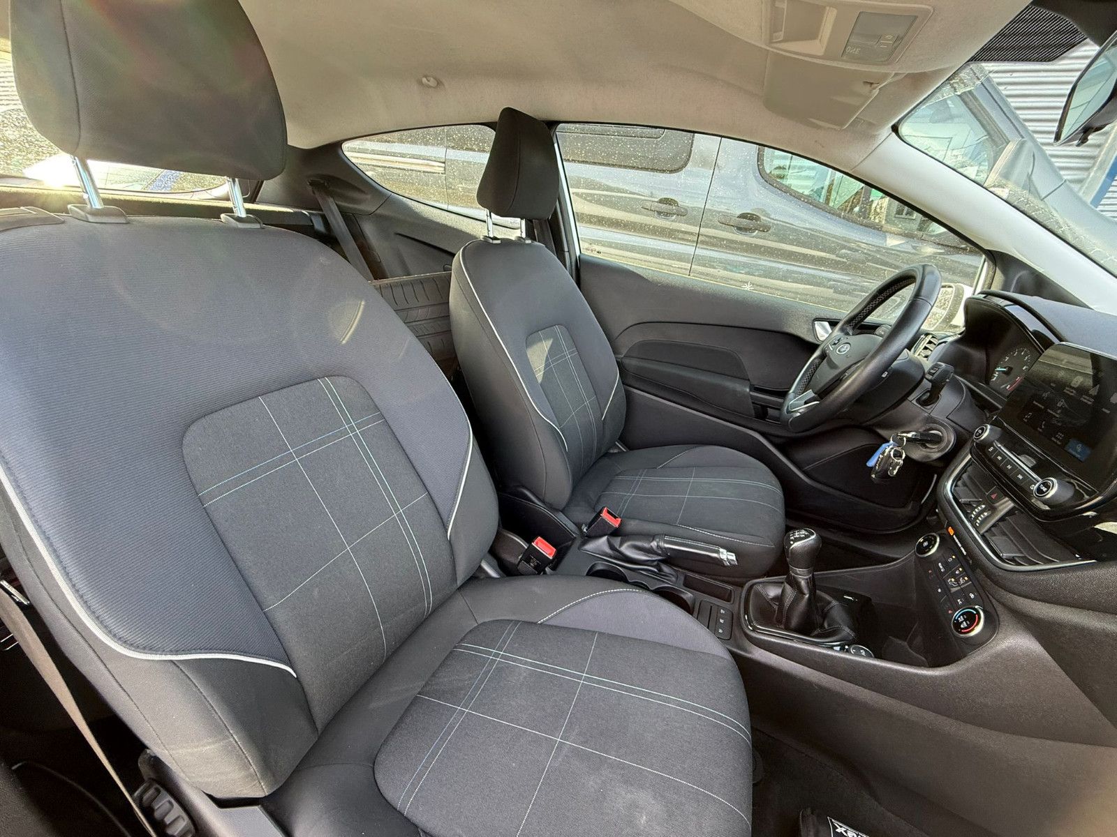 Fahrzeugabbildung Ford Fiesta 1,1i Cool & Connect, Klima, PDC