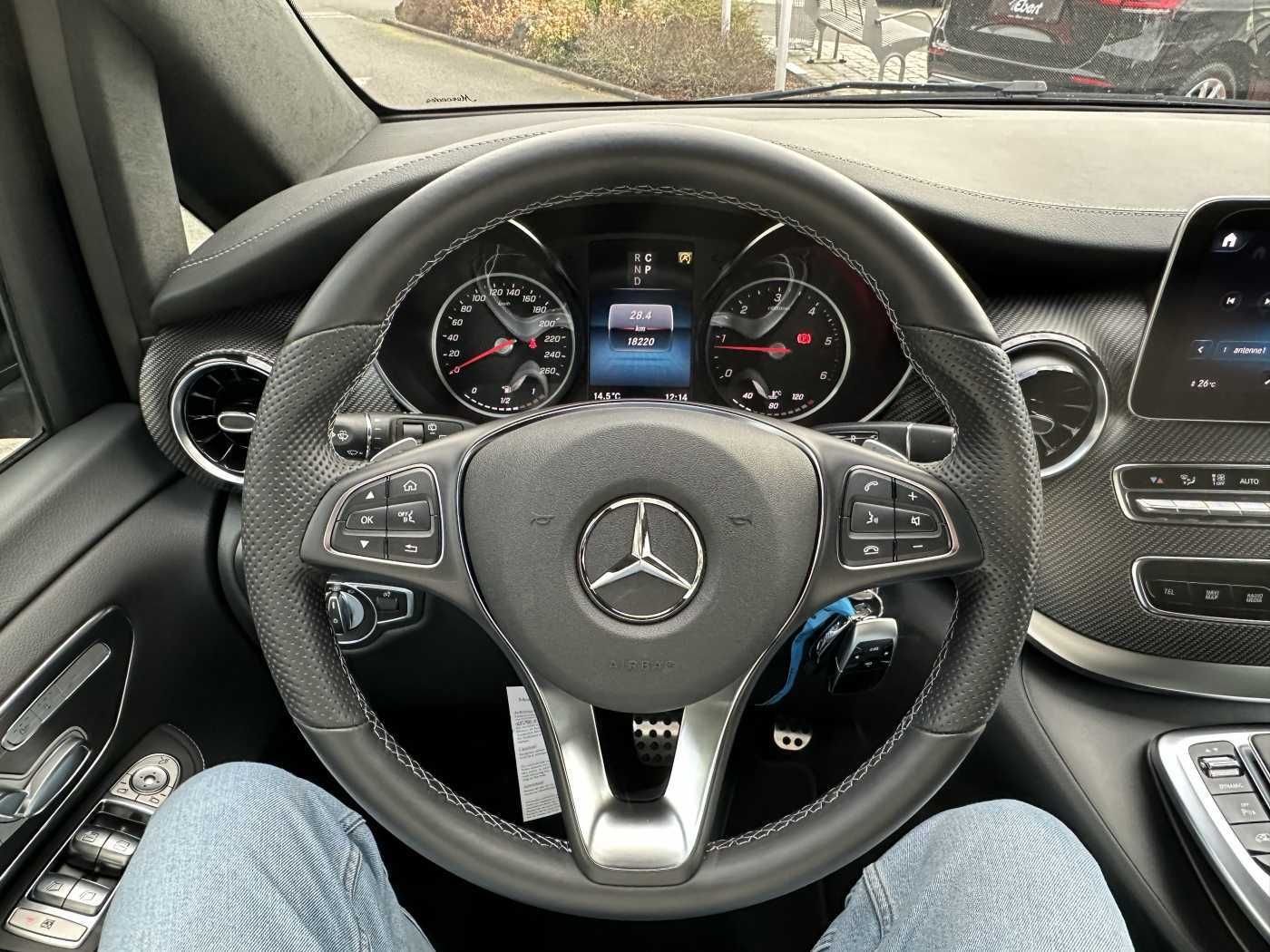 Fahrzeugabbildung Mercedes-Benz V 300 d EXCLUSIVE 4MATIC AMG NIGHT AHK Tische