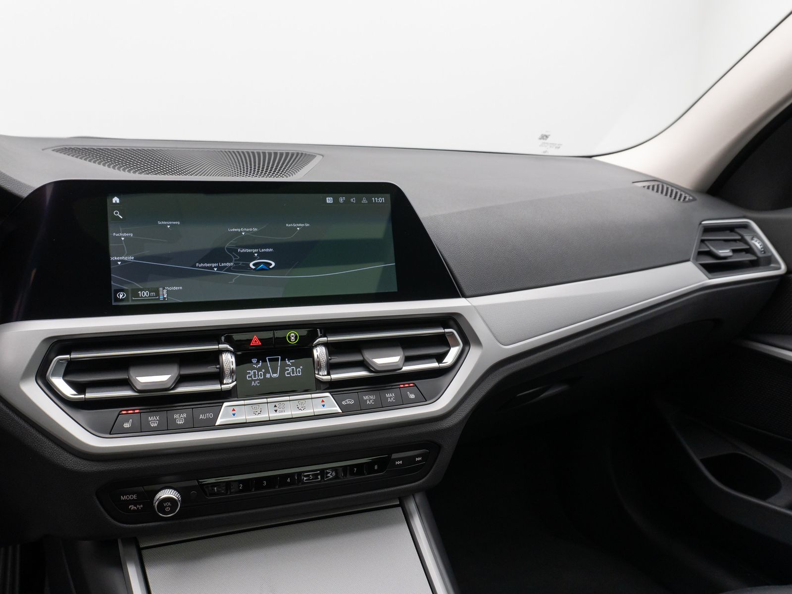 Fahrzeugabbildung BMW 330e Panorama Kamera DAB WLAN Lenkrhzg Alarm LED