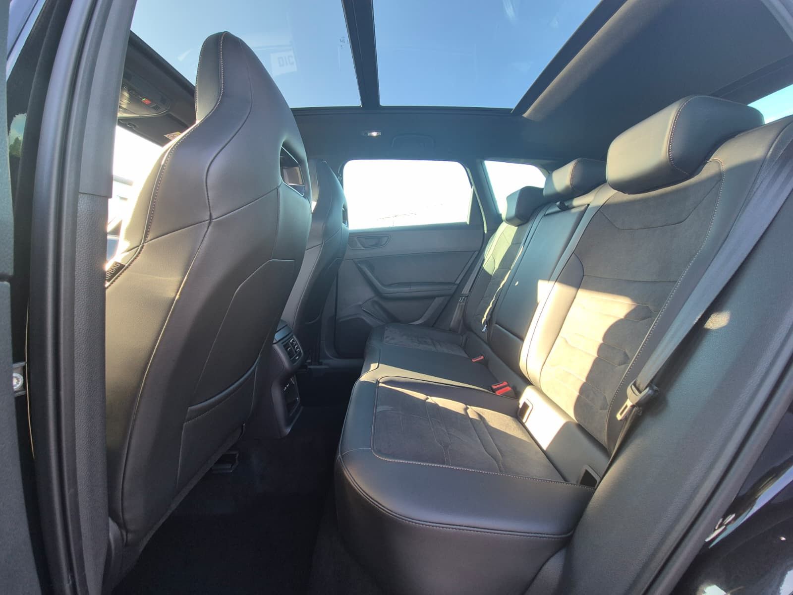 Fahrzeugabbildung CUPRA Ateca 1.5 TSI DSG PANO*DINAMICA*ACC*KAM*AHK*19"