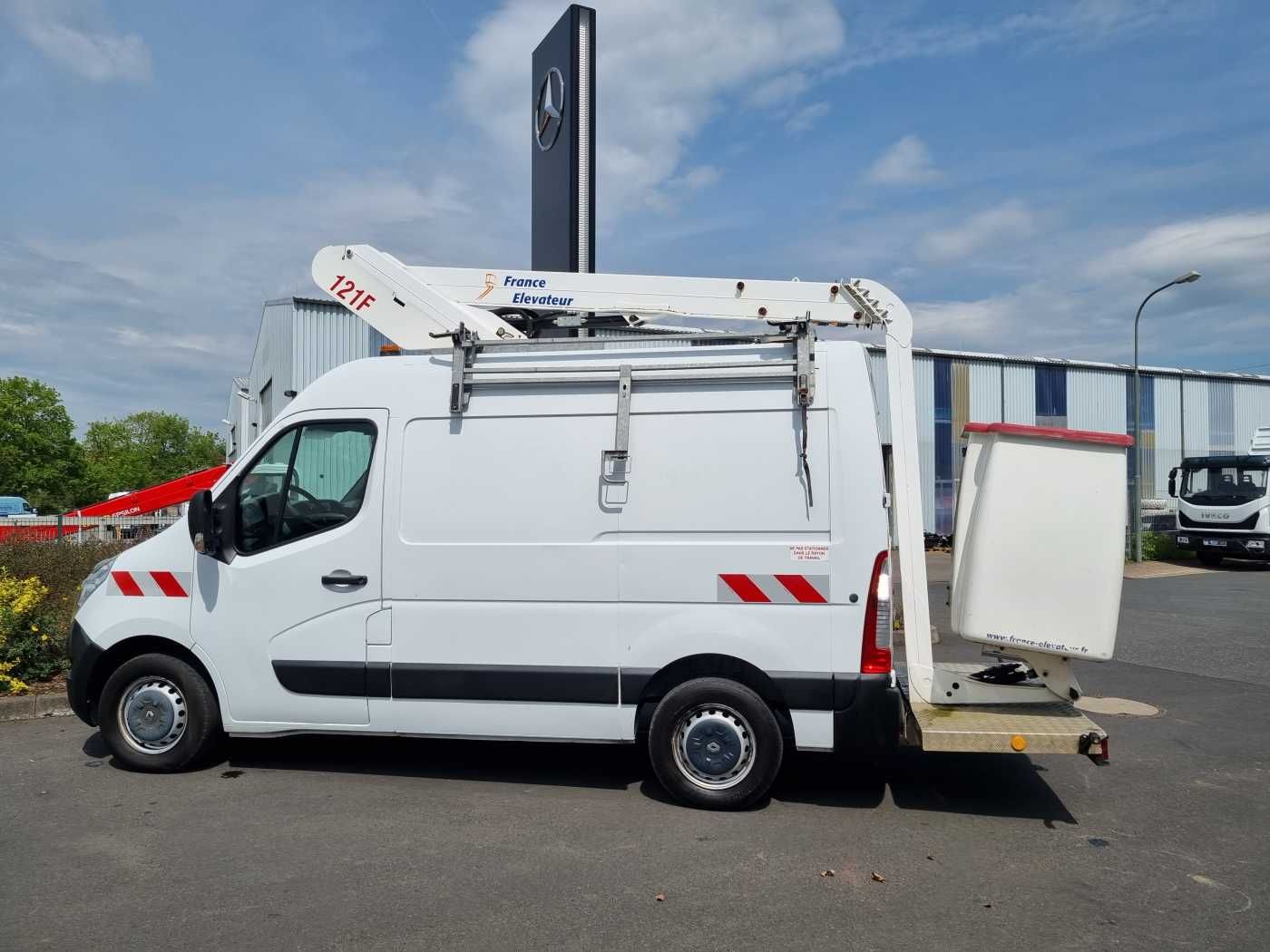 Fahrzeugabbildung Renault Master 2.3 dCi / France Elevateur 121FCC, 12,5m