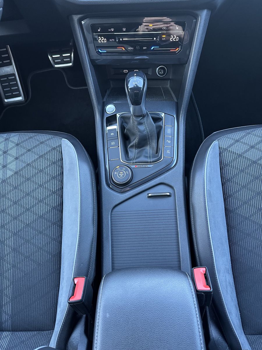 Fahrzeugabbildung Volkswagen Tiguan Allspace R-Line 4M NAV+LED+AHK+20ZO+360°