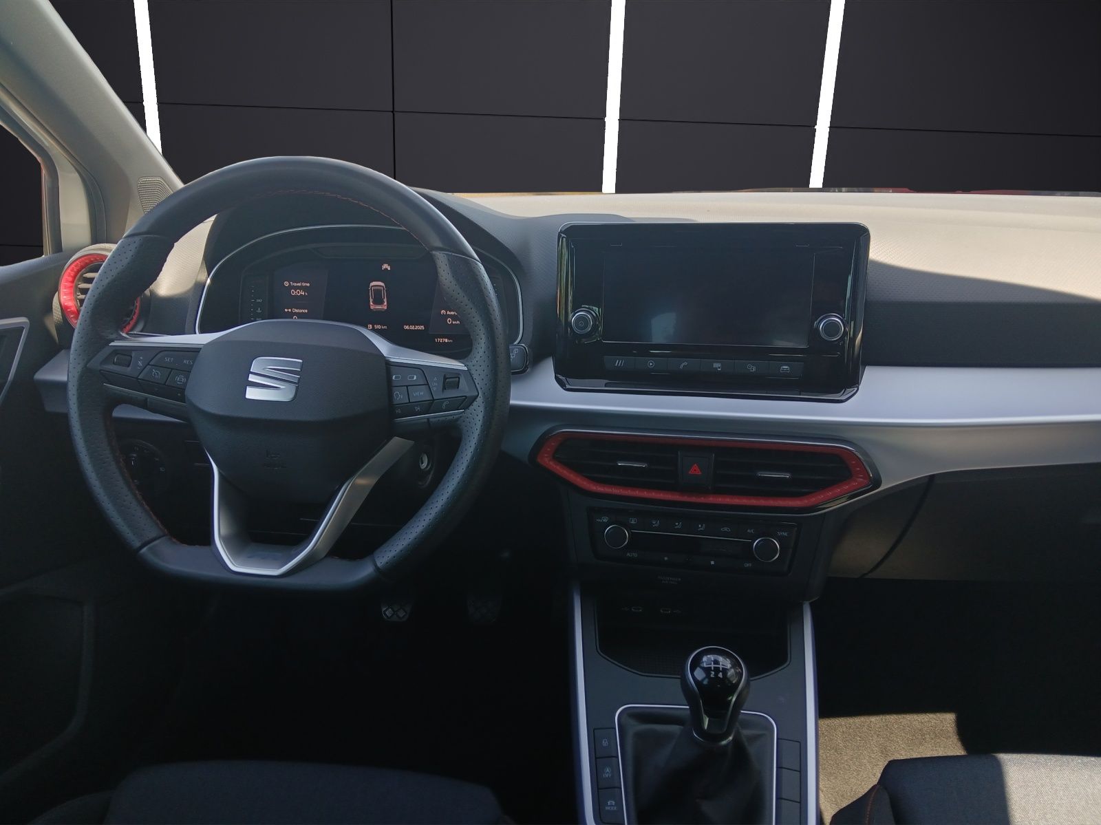 Fahrzeugabbildung SEAT Arona TSI FR-Line LED AID GRA PDC SH LM