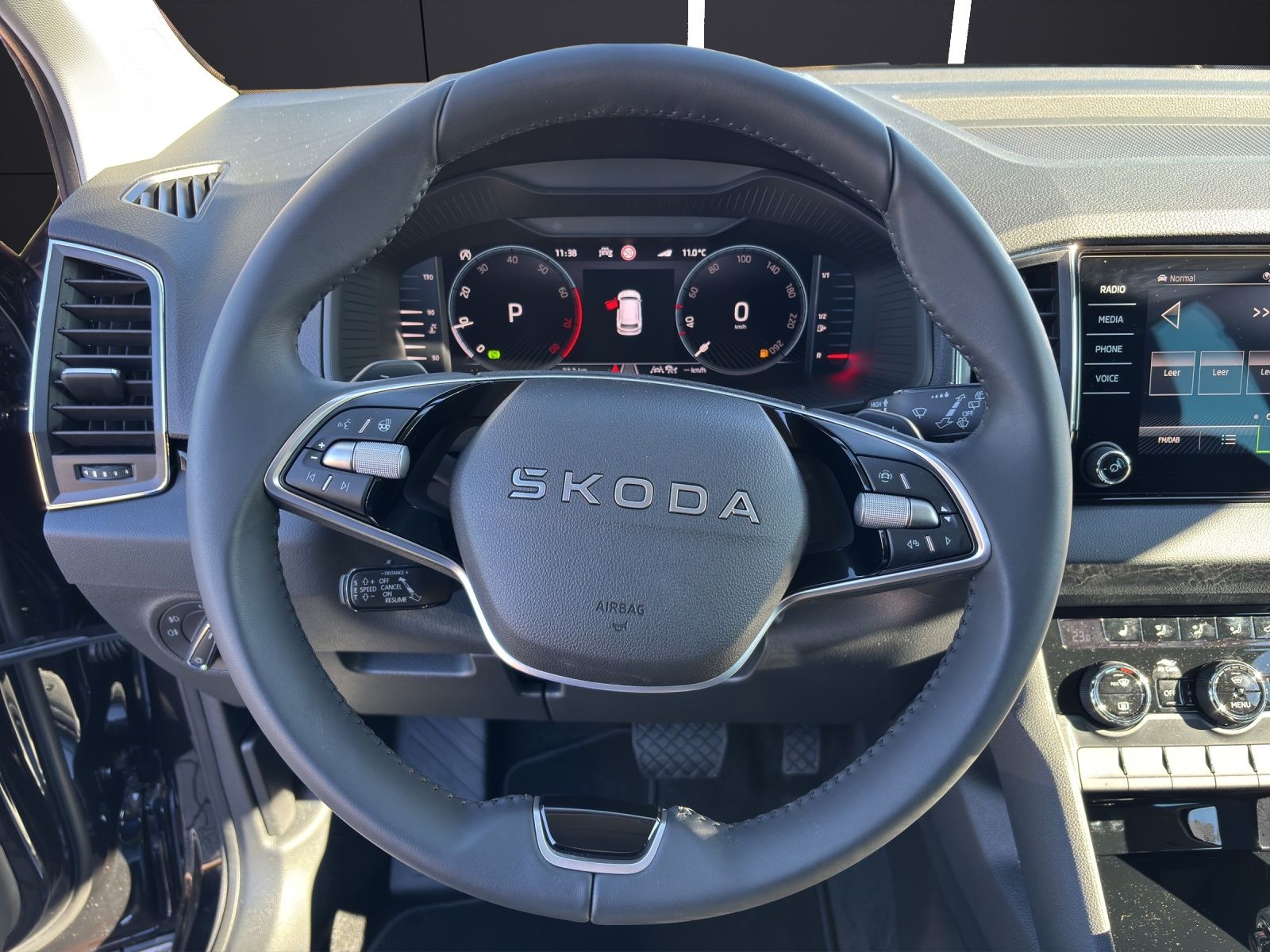 Fahrzeugabbildung SKODA Karoq Balance 1.5 TSI DSG AHZ LED RFK SH ACC Cli