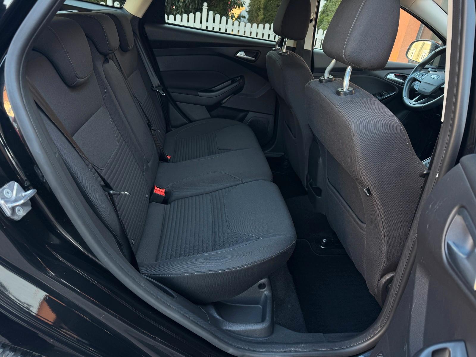 Ford Focus Turnier Titanium - Inkl. Doppel Garantie