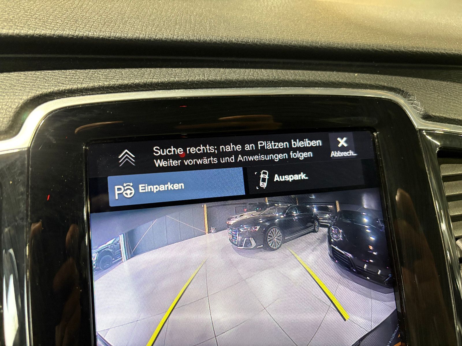 Fahrzeugabbildung Volvo XC90 Momentum AWD/NAVI/KAMERA/APPLE/KLIMA/SHZ