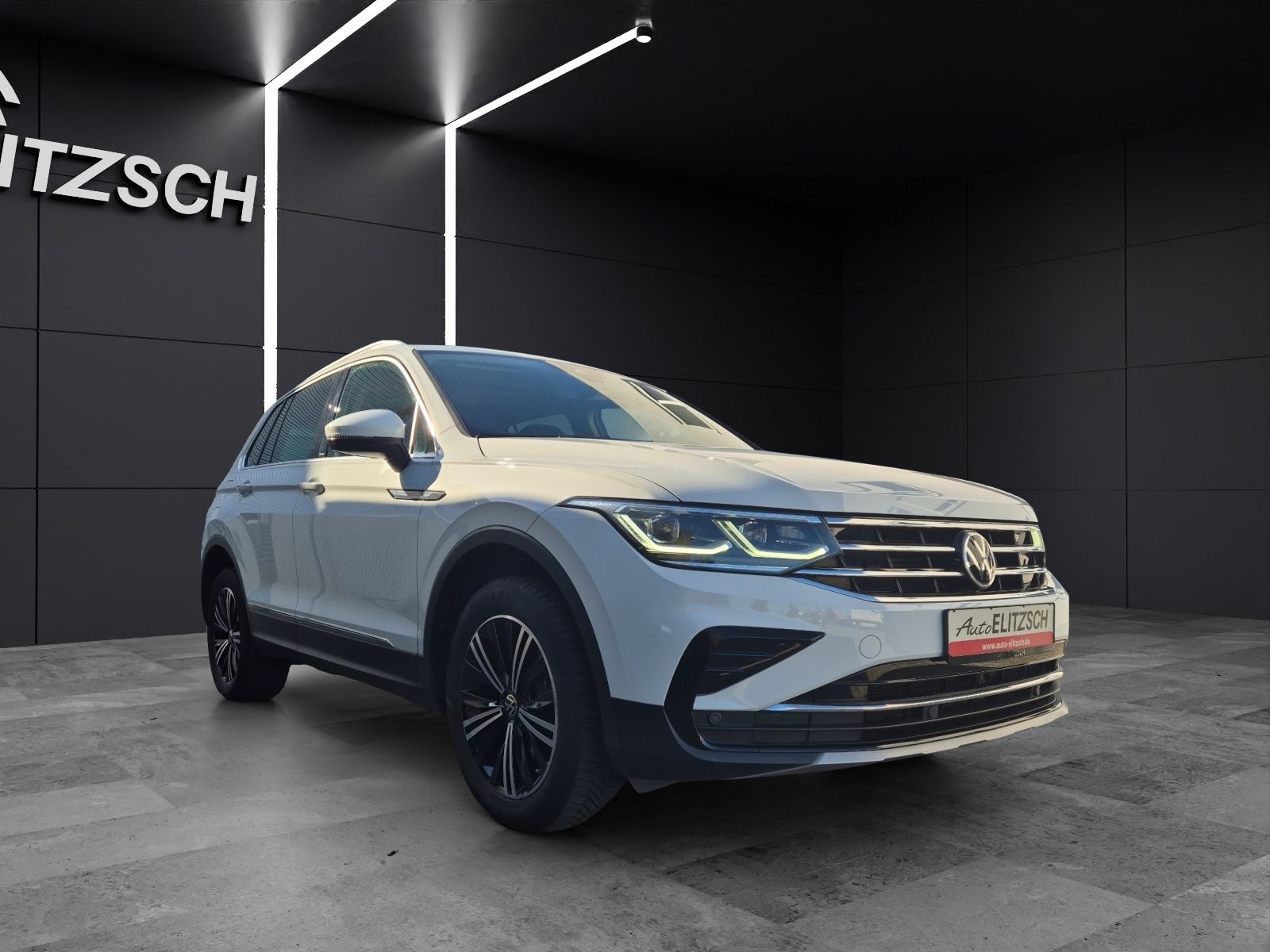 Fahrzeugabbildung Volkswagen Tiguan TDI Elegance DSG 4M Matrix AID Pano ACC P