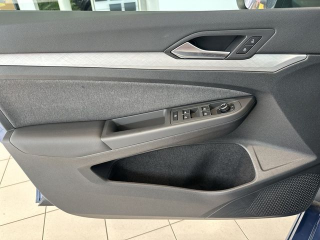 Volkswagen Golf VIII 1.5TSI Life AHK Rkam Keyless HuD Navi