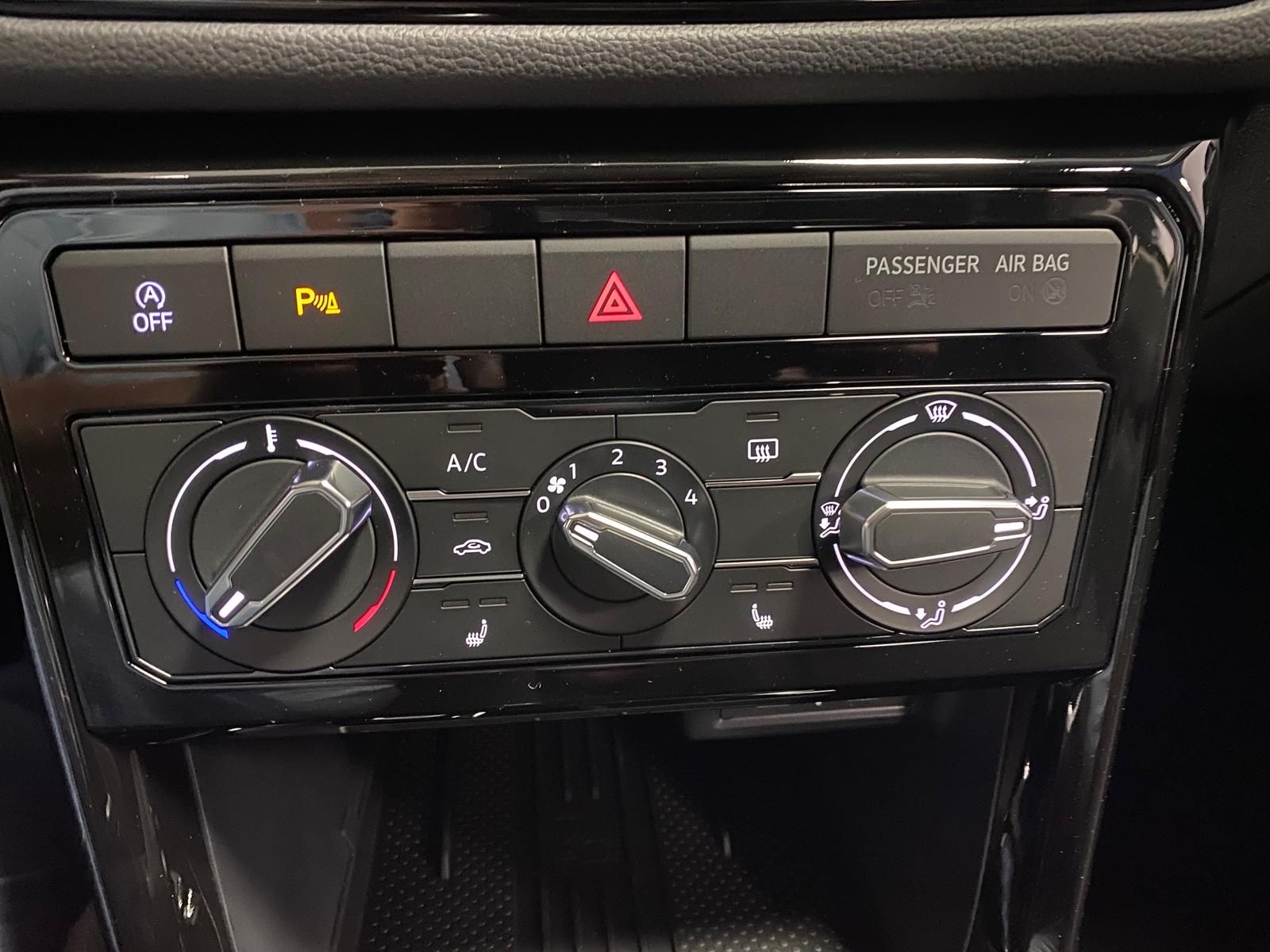 Fahrzeugabbildung Volkswagen T-Cross 1.0 TSI Life+APP+ACC+TOTWINKEL+KAMERA+++
