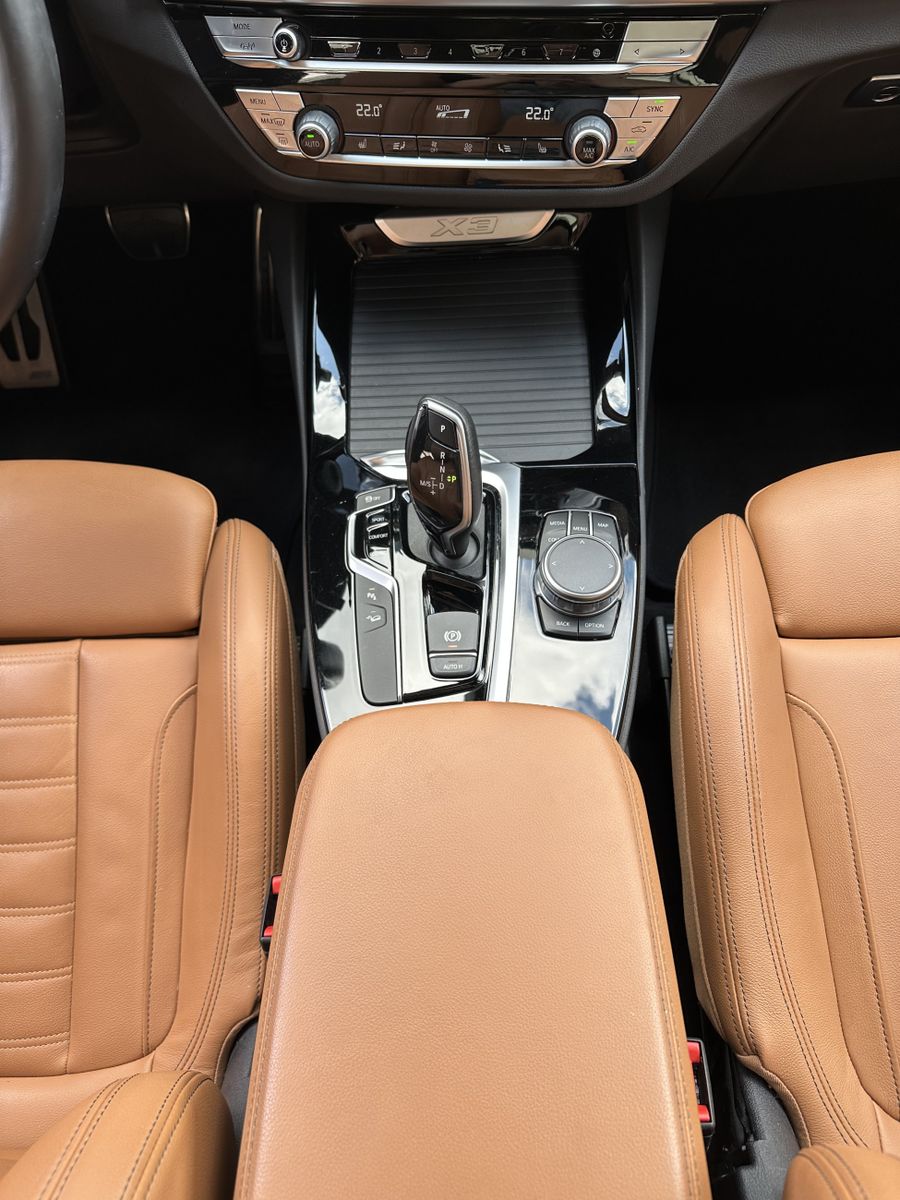 Fahrzeugabbildung BMW X3 xDrive30d M-Sport NAV+LED+PANORAMA+HUD+KAMERA
