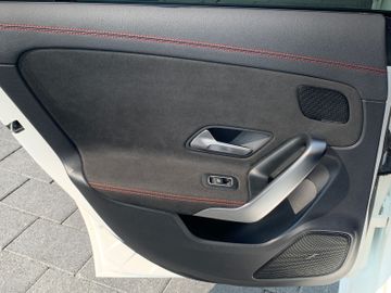 Bild 16 Mercedes-Benz CLA 200 Shooting Brake AMG Automatik MBUX