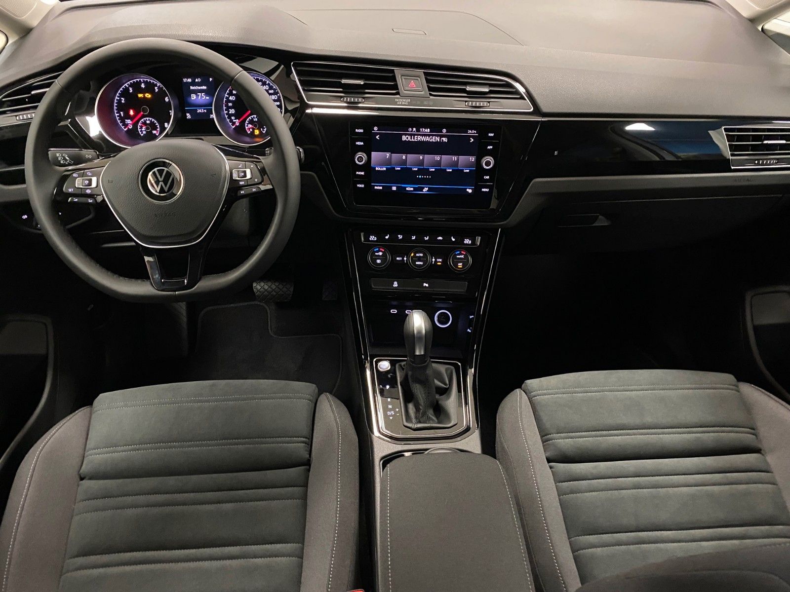 Fahrzeugabbildung Volkswagen Touran 1.5 TSI OPF DSG Highline R-Line+NAVI+LED+