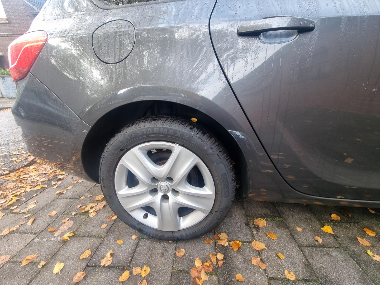 Opel Astra 2012 — photo 13