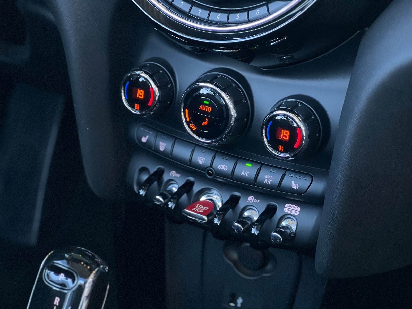 Fahrzeugabbildung MINI Cooper S Cabrio Chili LED NAV RFK SHZ ALU