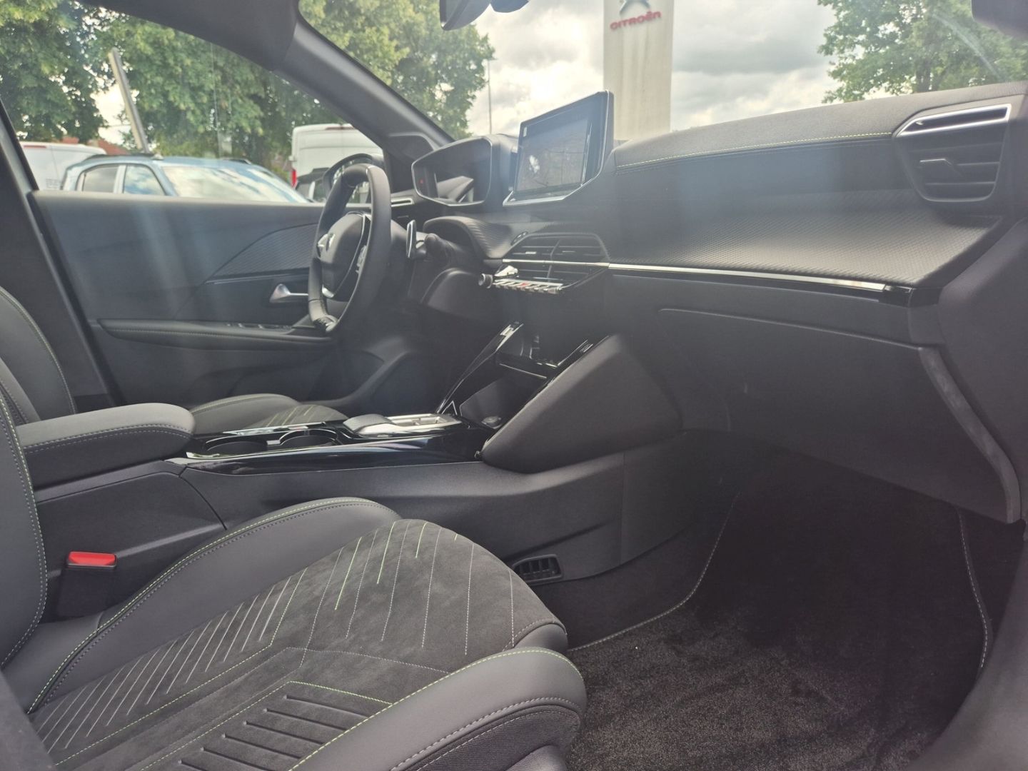 Fahrzeugabbildung Peugeot 208 GT Hybrid 110 e-DSC6 Navi ACC CarPlay SHZ