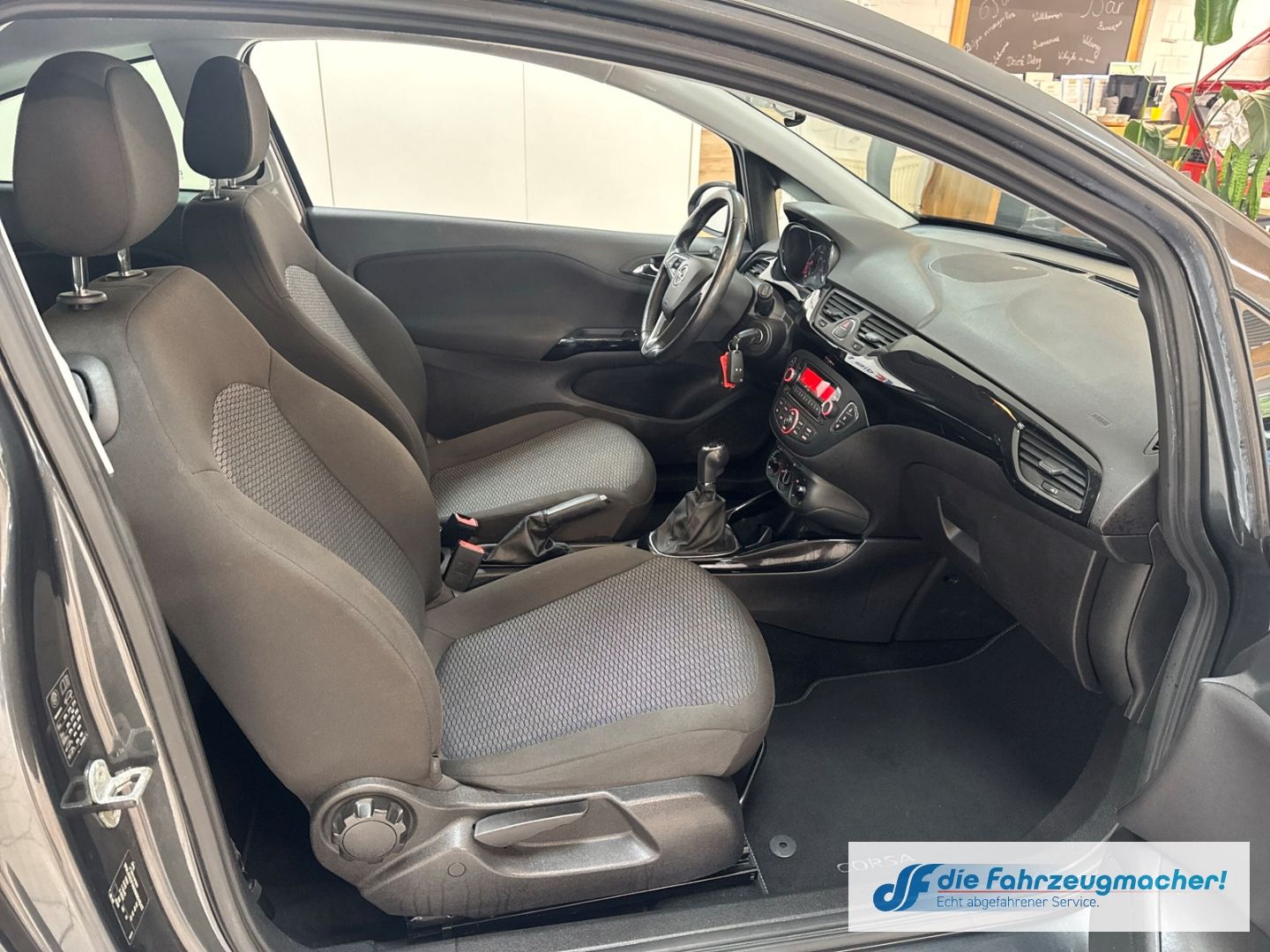 Fahrzeugabbildung Opel Corsa E Active SHZ LenkradHZG Temp PDC Berganfah