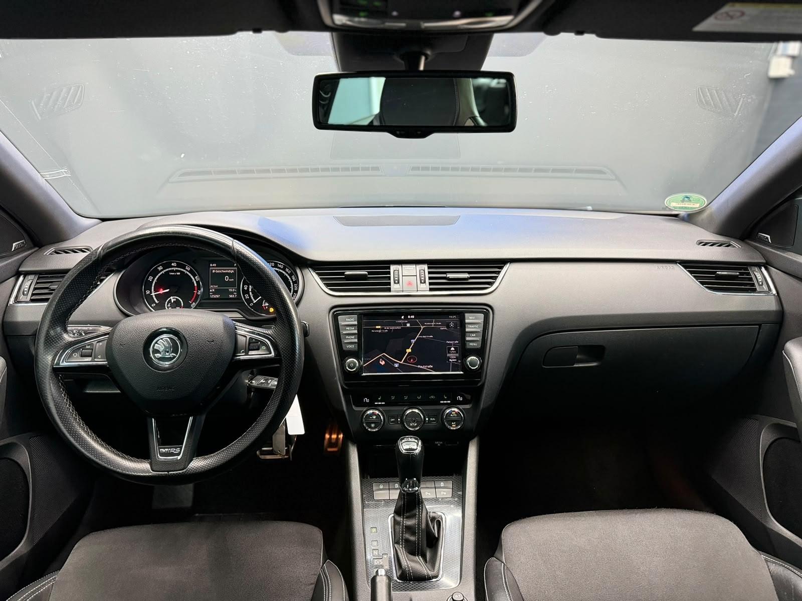 Skoda Octavia Combi RS 220 ch DSG • GPS • CarPlay • Canton • Bi-Xénon • Attelage • Hayon électrique