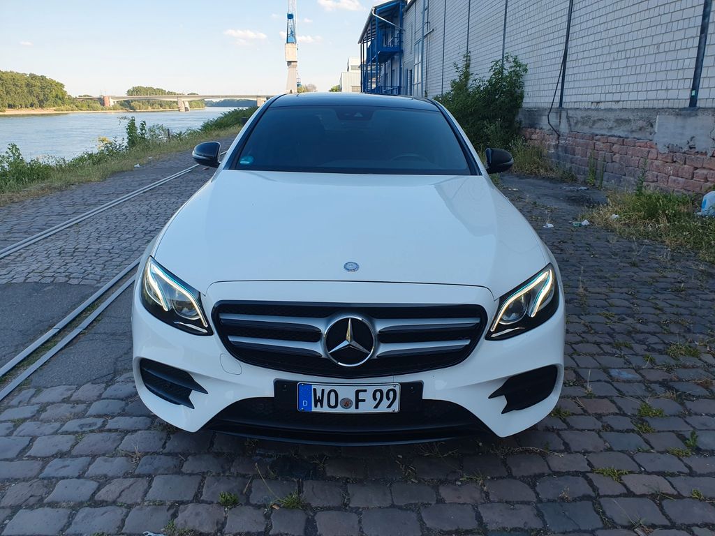 Image of Mercedes-Benz E 220