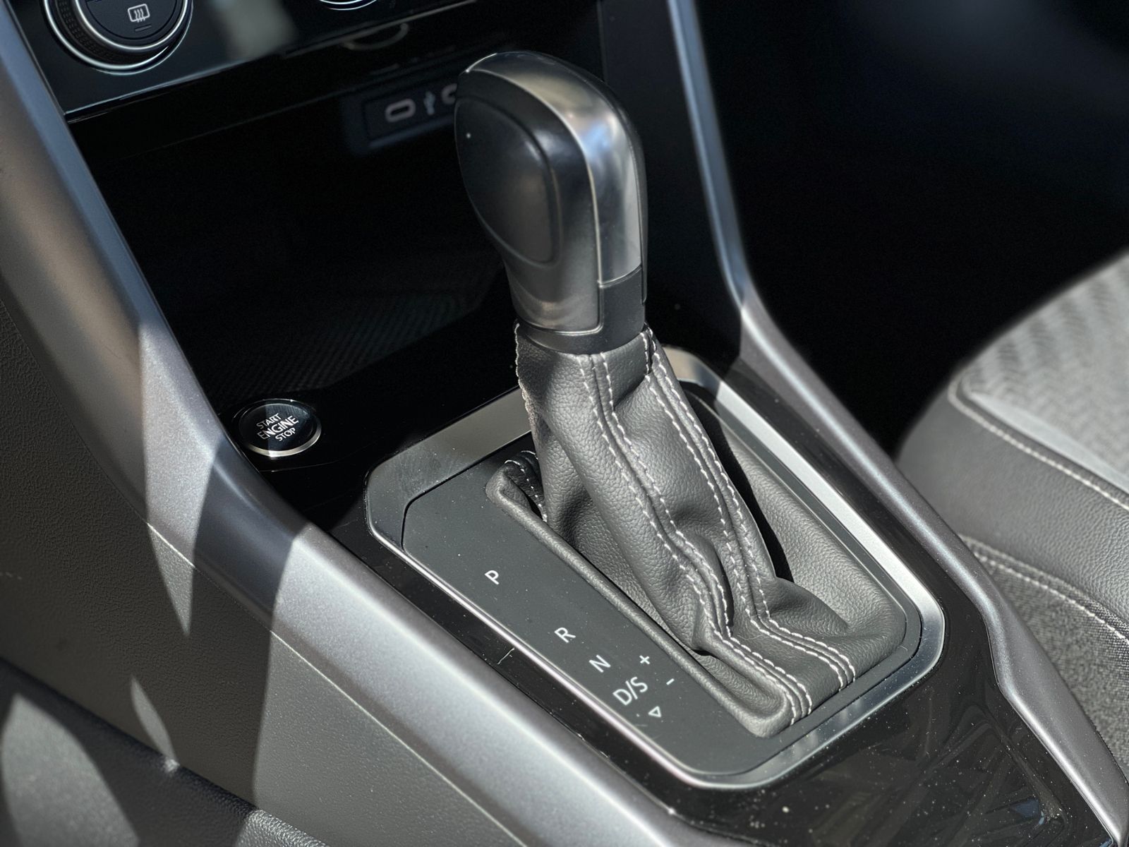 Fahrzeugabbildung Volkswagen T-Roc Cabriolet R Line Black AHK BEATS KEYLESS