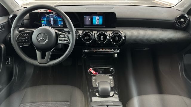 Fahrzeugabbildung Mercedes-Benz A 250 e Navi+MBUX+Spur+CarPlay+DAB