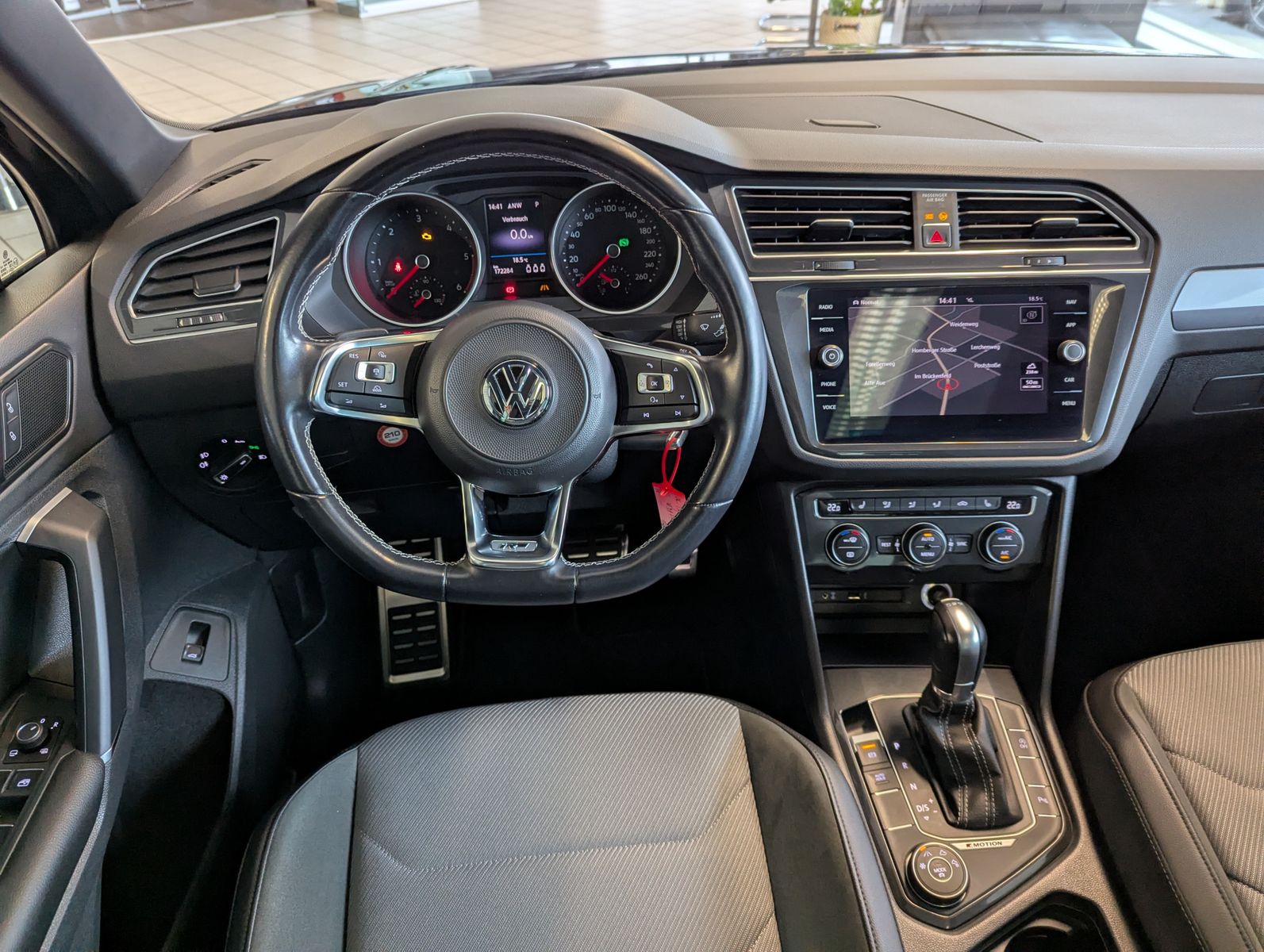 VW Tiguan 2.0 TDI DSG 4M 2x R-Line Pano HUD AHK 20" - Image 16