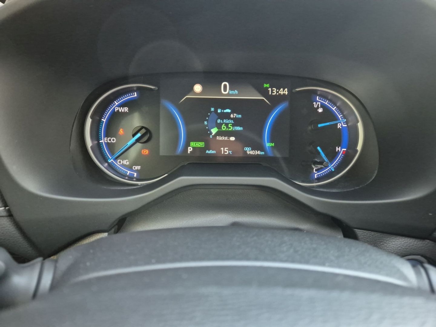 Fahrzeugabbildung Toyota RAV 4 4x2 Team D Hybrid 2.5 Navi LED ACC El. He