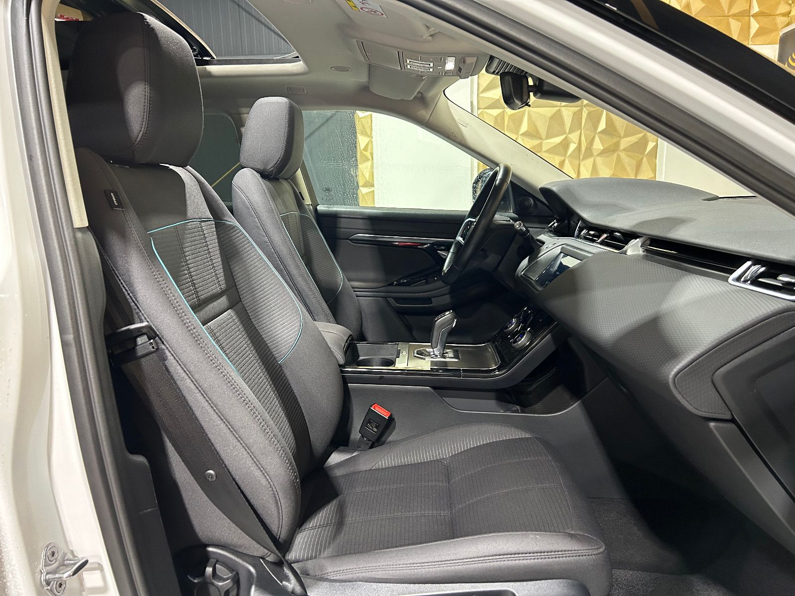Fahrzeugabbildung Land Rover Range Rover Evoque Basis/PANO/APPLE/KAMERA/TEMPO