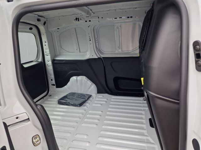 Combo Cargo 1.5 NAVI Pro KLIMA SHZ CAM PDC VO+HI