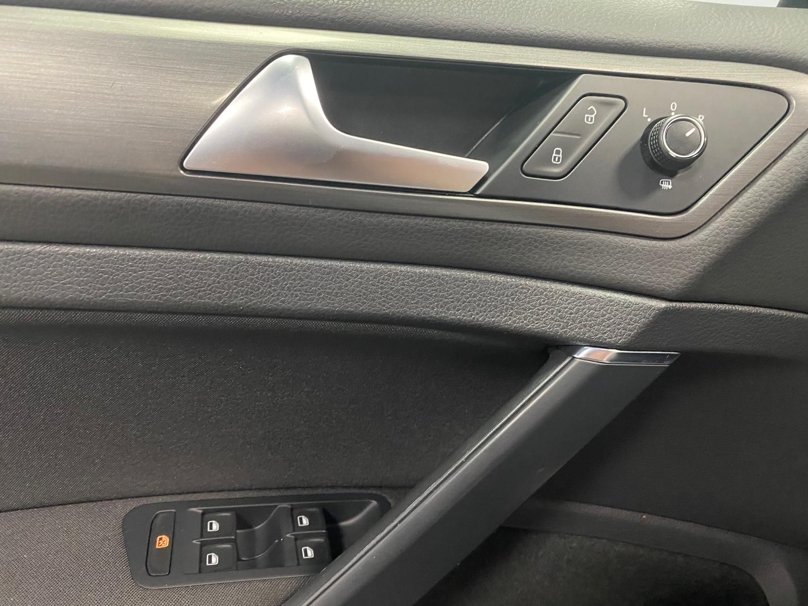 Fahrzeugabbildung Volkswagen Golf VII Comfortline+ALLWETTER+2-ZKLIMA+PDC+HEIZ