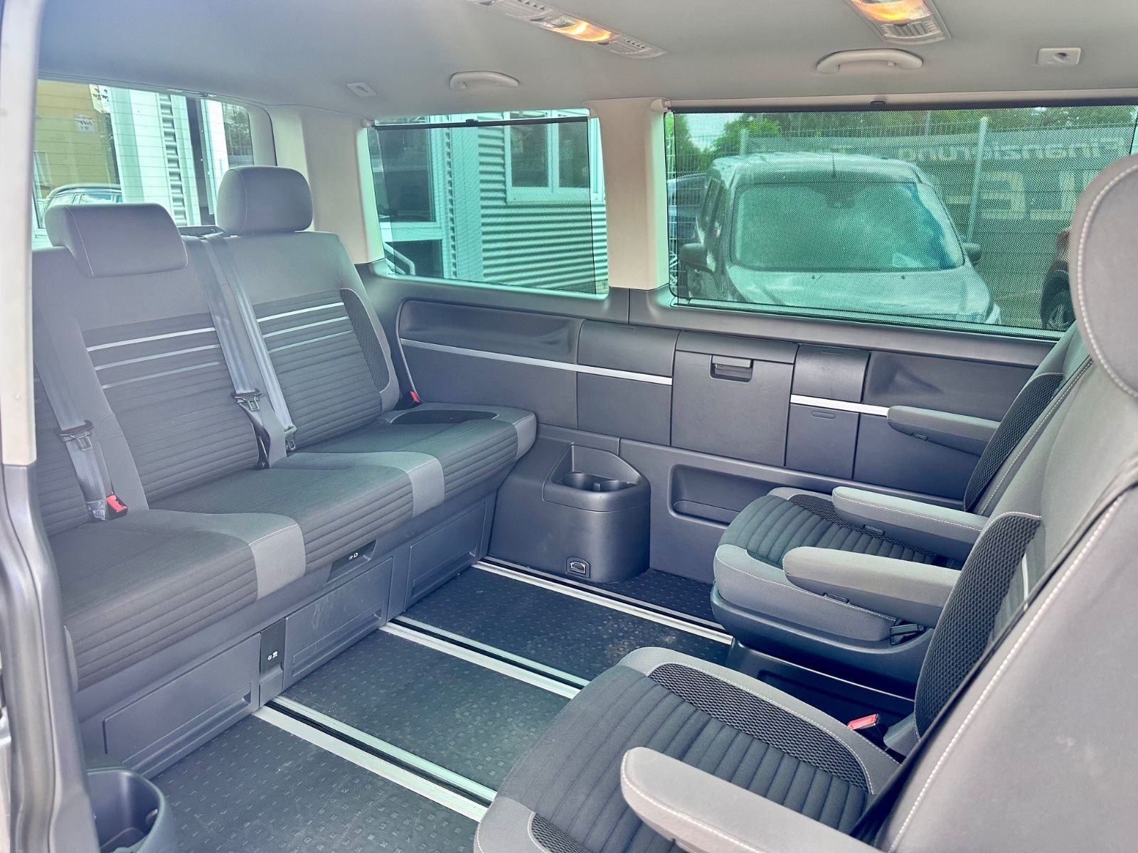 Fahrzeugabbildung Volkswagen T5 MULTIVAN CUP*MOD.2015+AUTOM+7SITZER+20LM