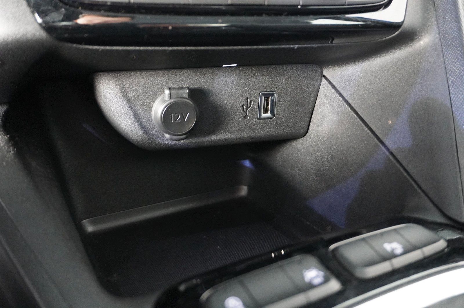 Fahrzeugabbildung Opel Corsa F 1.2 EDITION NAVI/KAMERA/TEMP./PDC/DAB+