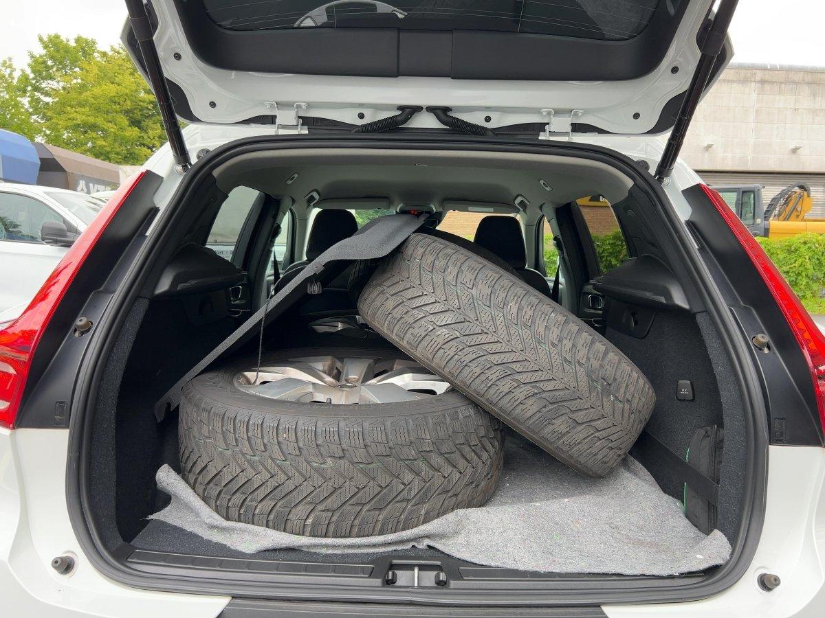 Volvo XC 40 Momentum Pro T3 2WD LED+NAVI+APP+RFK+STH+L