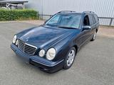 Mercedes-Benz E-320 T - gebrauchte Mercedes-Benz E 320 aus dem Jahr 2001