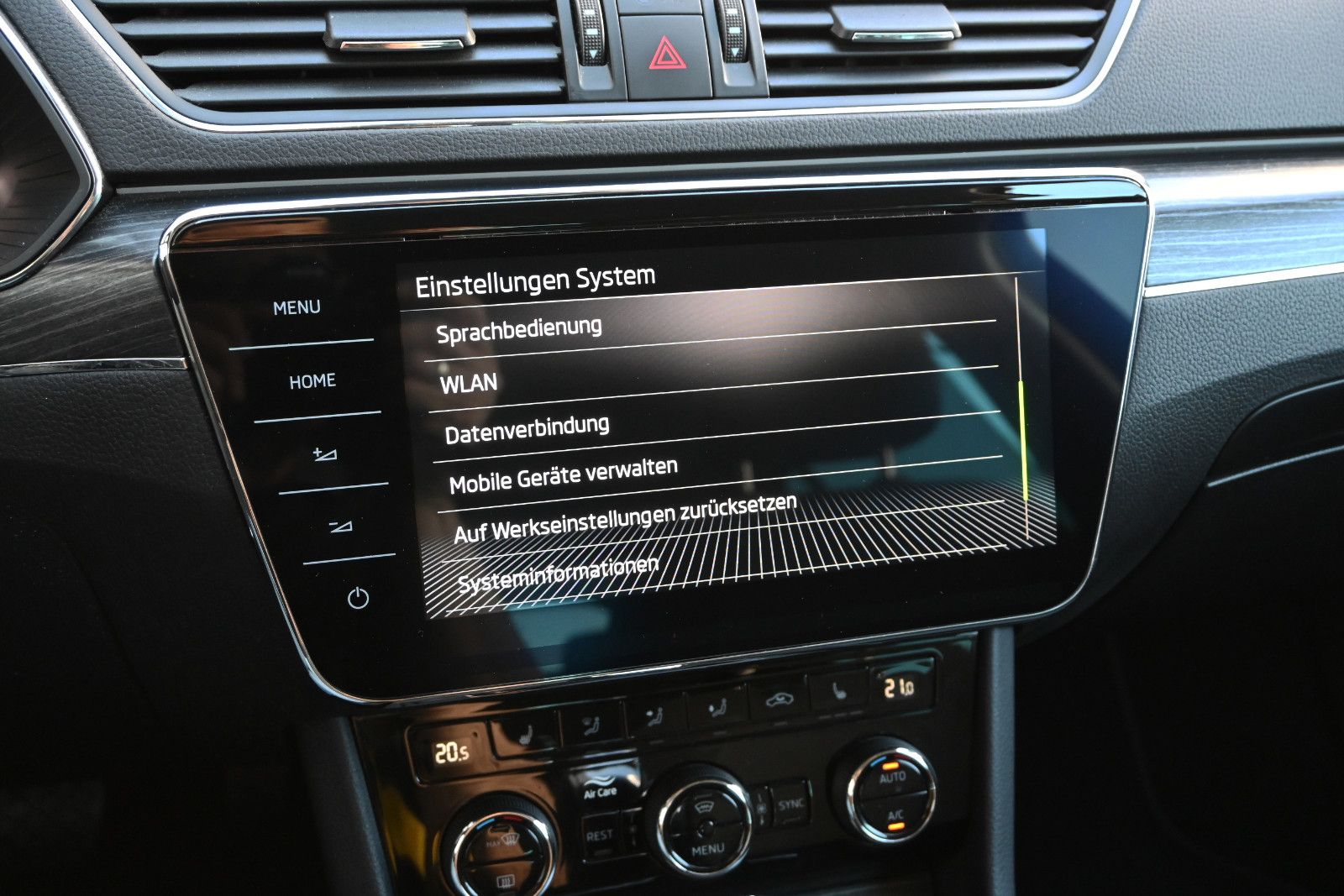 Fahrzeugabbildung SKODA Superb 1.5 TSI ACT DSG STYLE COMBI °ACC°AHK°