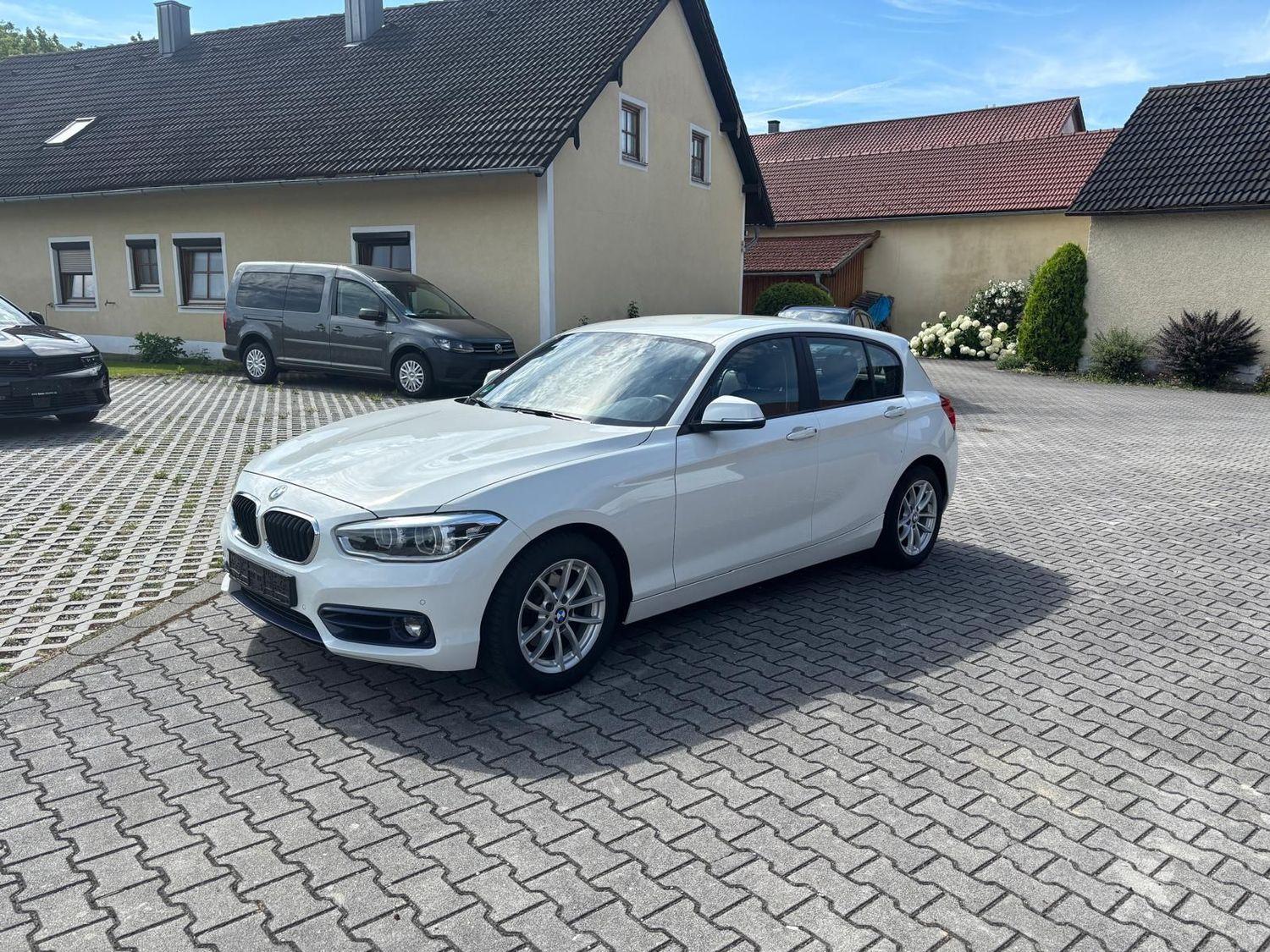 BMW 120 120 i Sport Line+Navi,Leder,Automatik,AHK++6