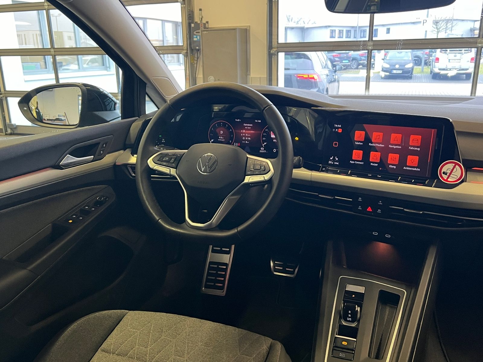 Fahrzeugabbildung Volkswagen Golf VIII MOVE 1.5 eTSI DSG *AHK, LED, App-Connn