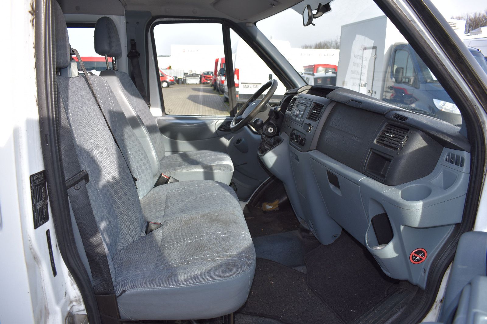 Fahrzeugabbildung Ford Transit Kombi FT 300 L Behindertengerecht 1275