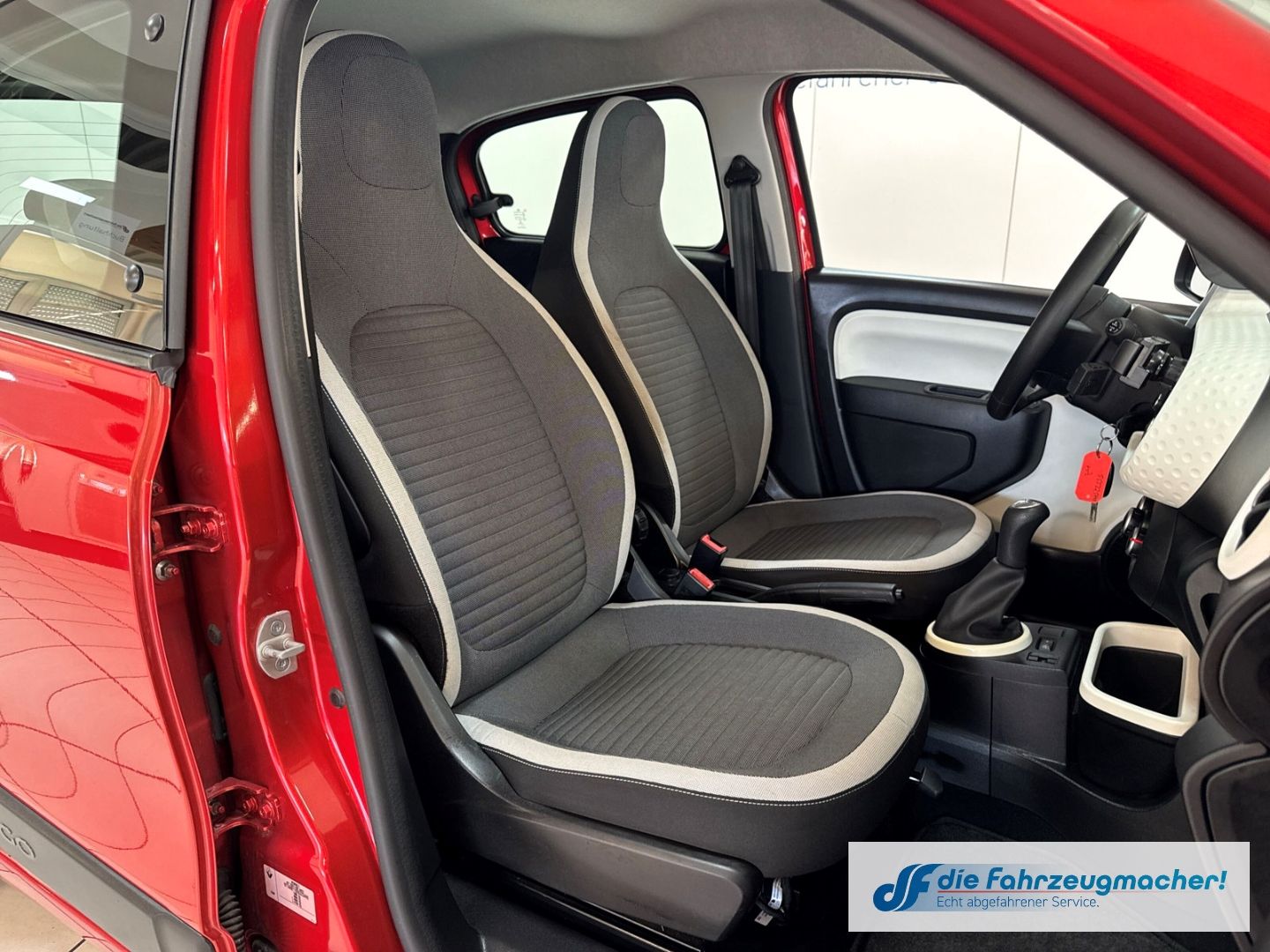 Fahrzeugabbildung Renault Twingo Experience DAB Tel.-Vorb. Berganfahrass.