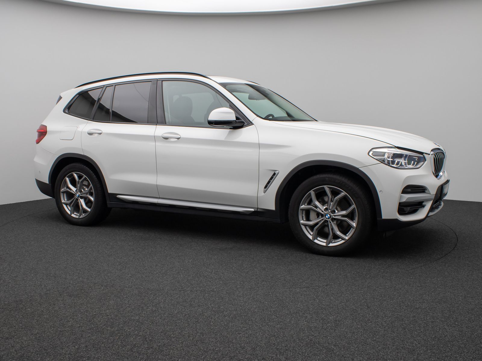 Fahrzeugabbildung BMW X3 xD30e xLine Panorama 360°HUD DAB HiFi Komfort