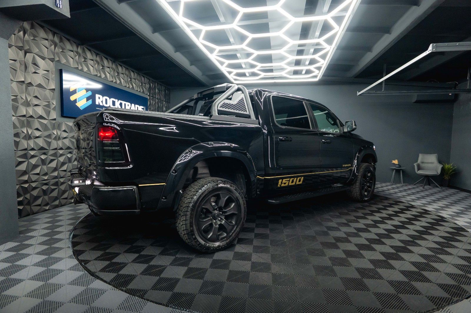 Fahrzeugabbildung Dodge RAM 5.7 V8 HEMI 4x4 OFFROAD NightPaket AXLE LOCK