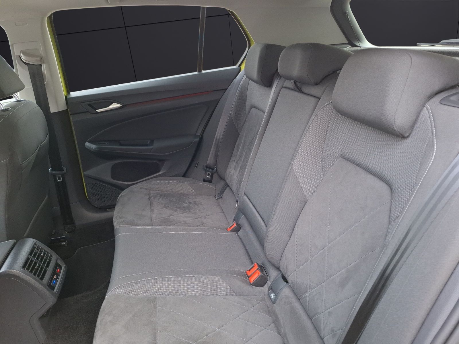 Fahrzeugabbildung Volkswagen Golf VIII TSI Life Matrix Navi AID Pano ACC PDC