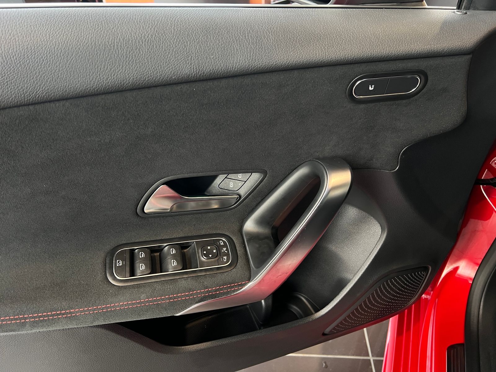 Fahrzeugabbildung Mercedes-Benz A 250 AMG RFK LED Ambiente
