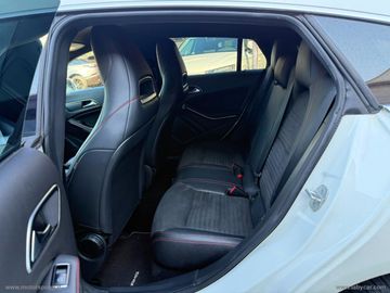 Mercedes CLA 200 - 8