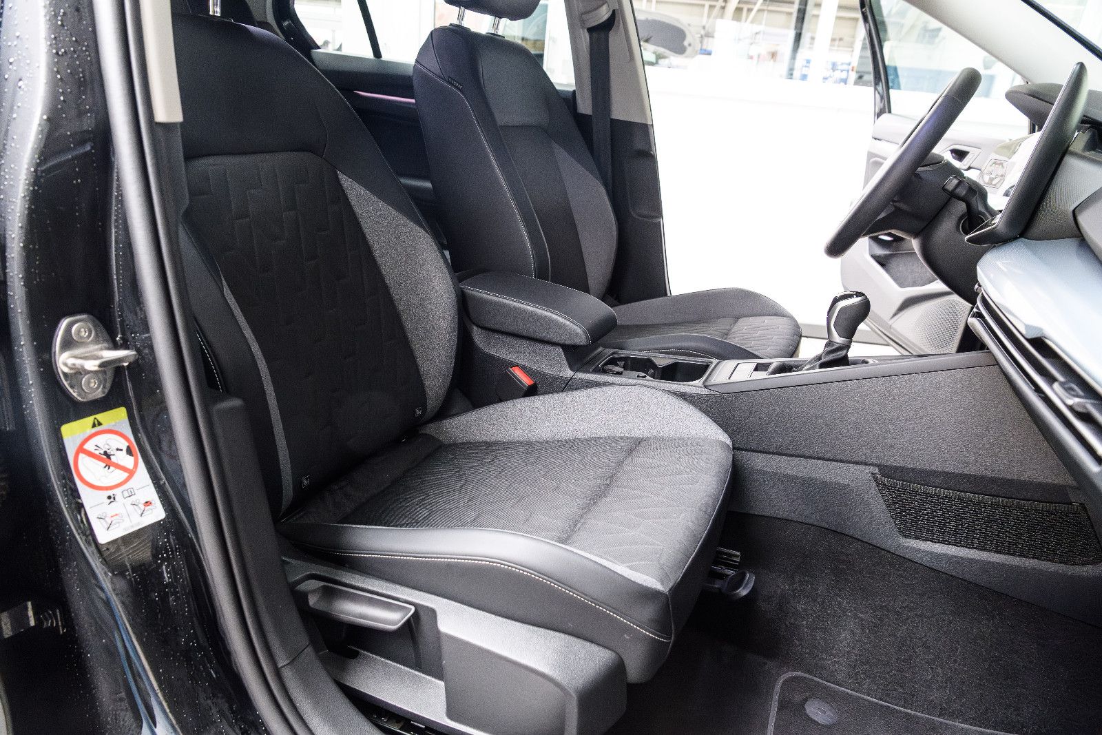Fahrzeugabbildung Volkswagen Golf VIII Lim. 1.5 TSI Goal +AHK+GJR+KAM+NAVI