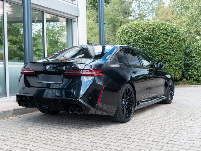 BMW M5 Limousine/ DRIVING PROF. / COMFORT PAKET/ B&W