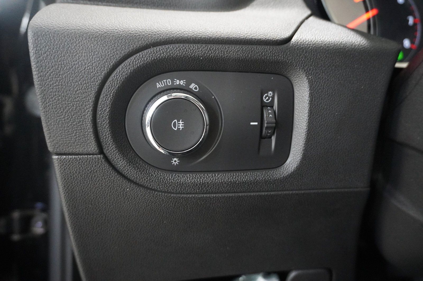 Fahrzeugabbildung Opel Grandland (X) 1.2T INNOV. NAVI/LED/KAMERA/SH/DAB