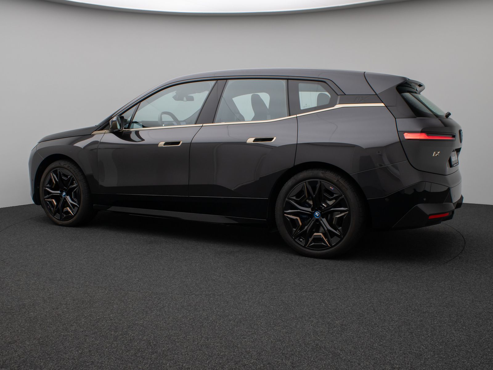 Fahrzeugabbildung BMW iX xD50 Panorama 360°Laser DAB H/K AHK Sport 22"