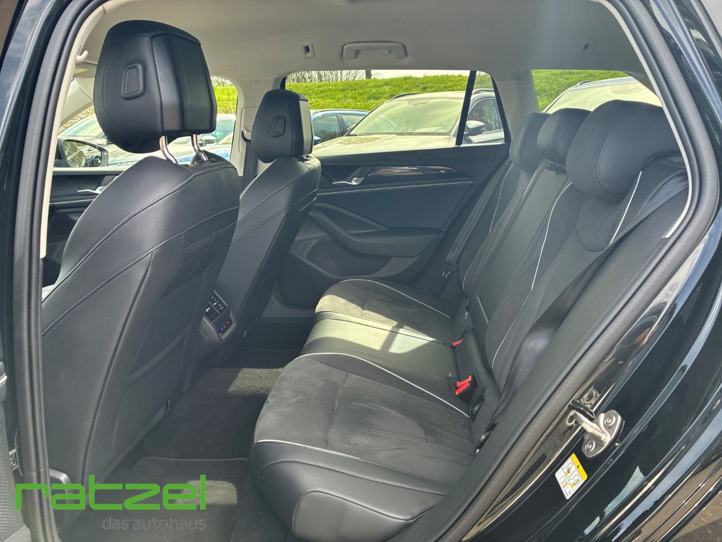 Fahrzeugabbildung Volkswagen Passat Variant 2.0 TDI DSG Business Navi Kamera