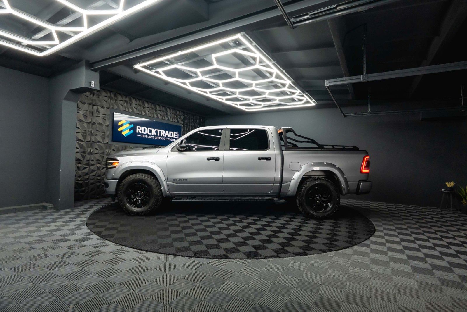 Fahrzeugabbildung Dodge RAM 5.7 V8 HEMI 4x4 LARAMIE Limited Offroad LED