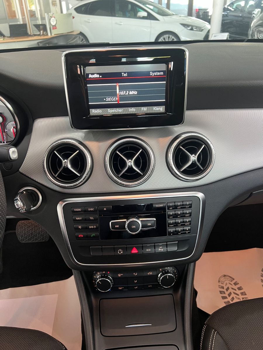 Fahrzeugabbildung Mercedes-Benz CLA 200 Sport* NUR 51.021Km* 2.HAND* SPORT LINE